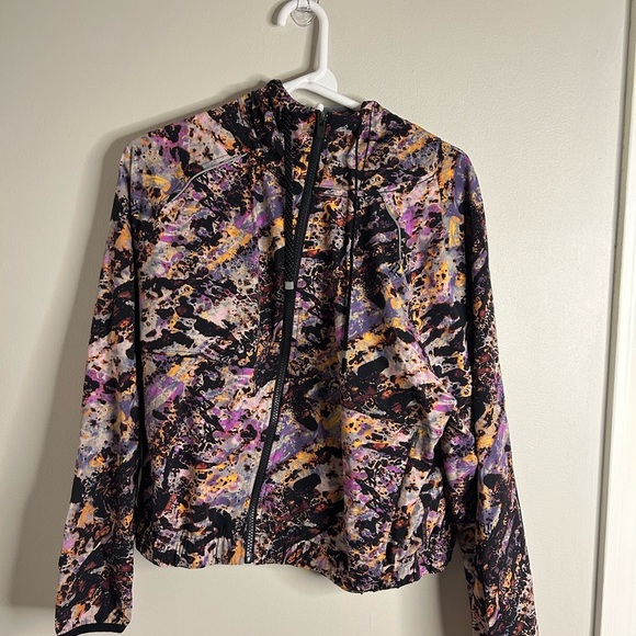 Fabletics Multicolor Abstract Jacket - Picture 2 of 16